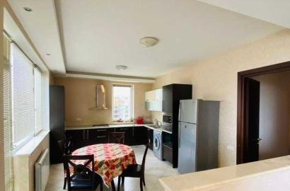 продается квартира с новым ремонтом 5-комнат