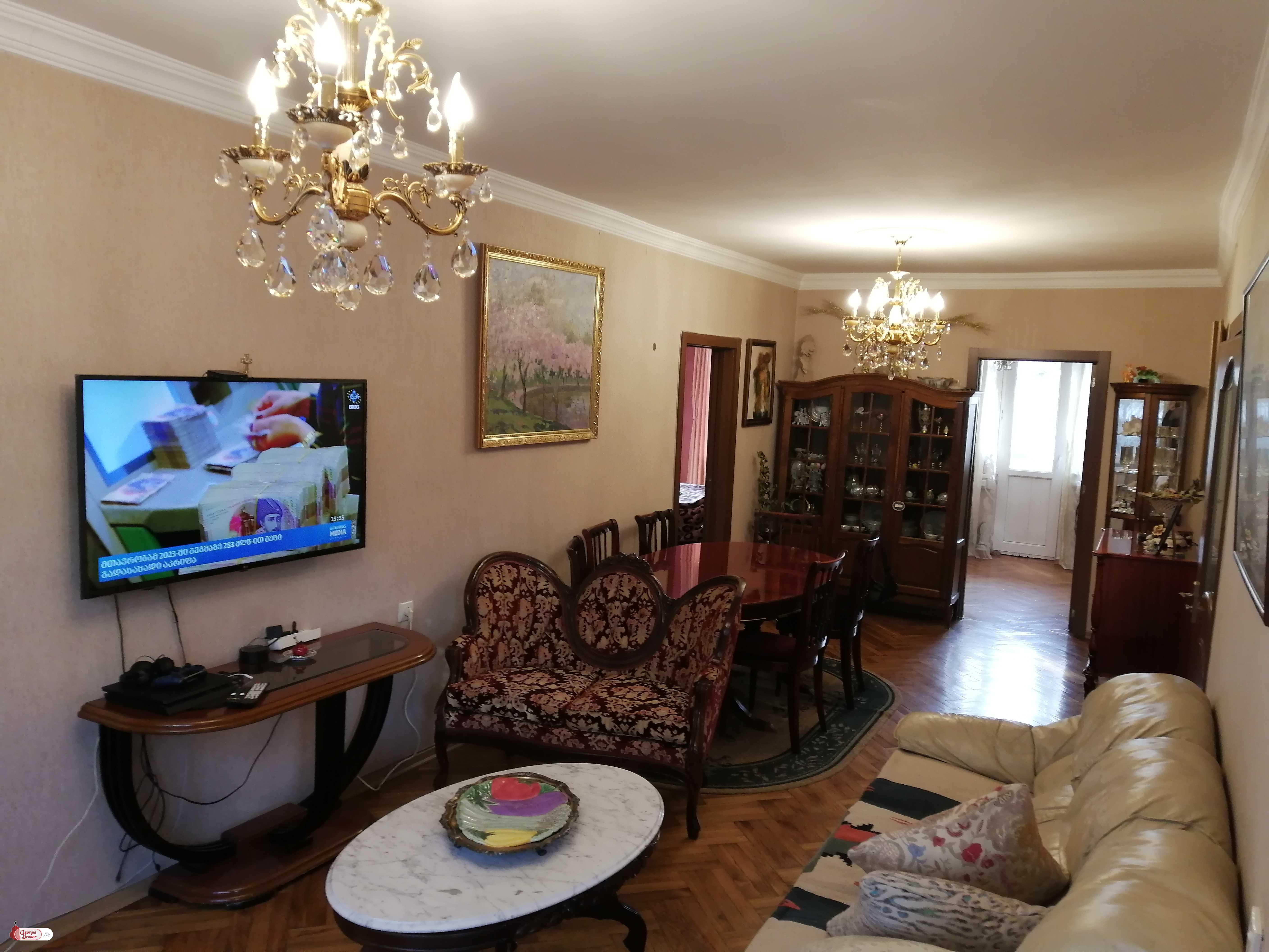 продается квартира с новым ремонтом 5-комнат