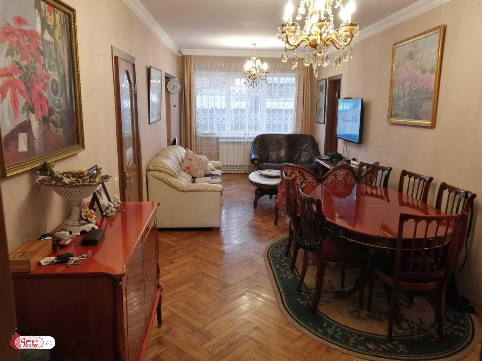 продается квартира с новым ремонтом 5-комнат