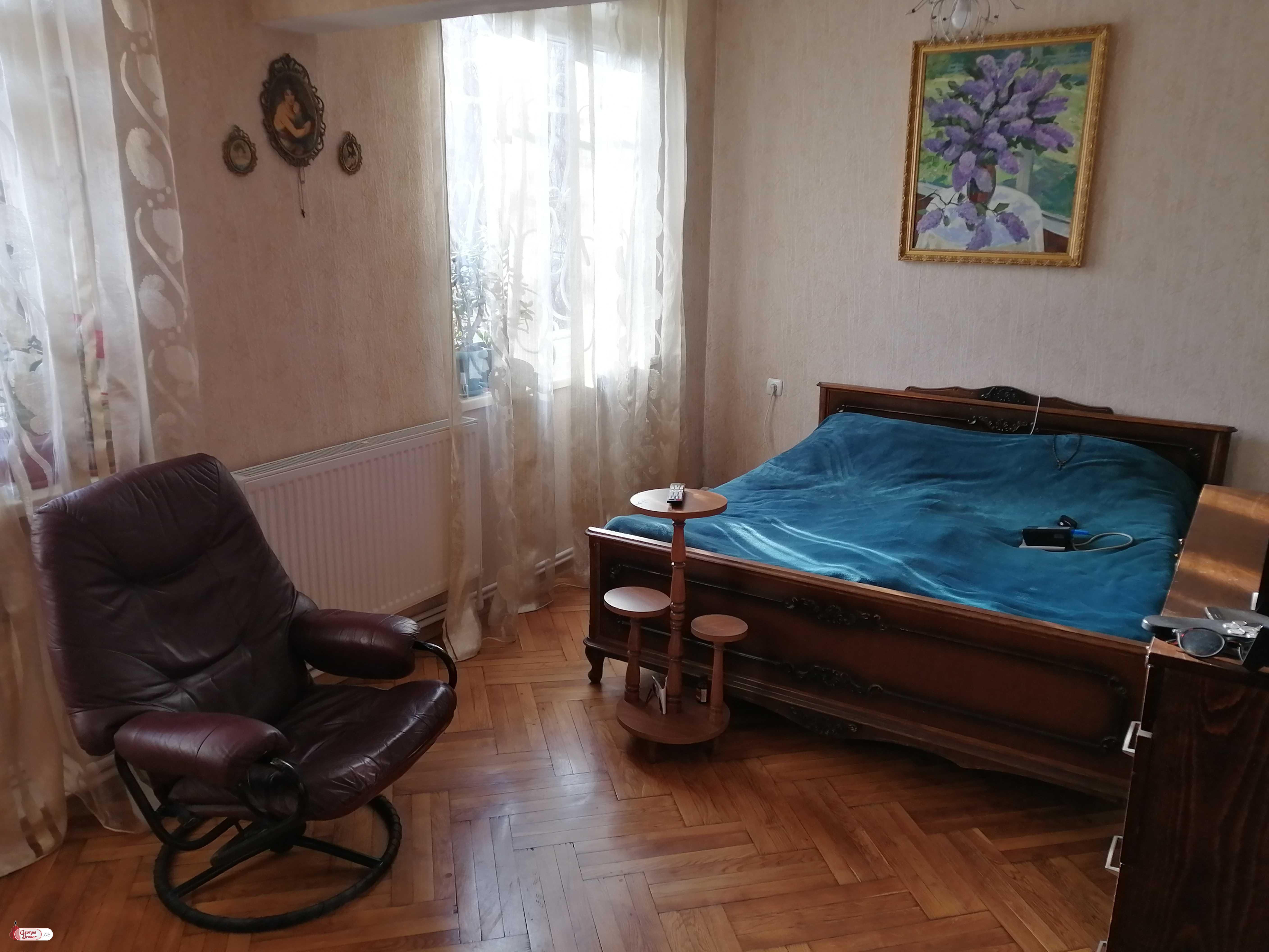 продается квартира с новым ремонтом 5-комнат