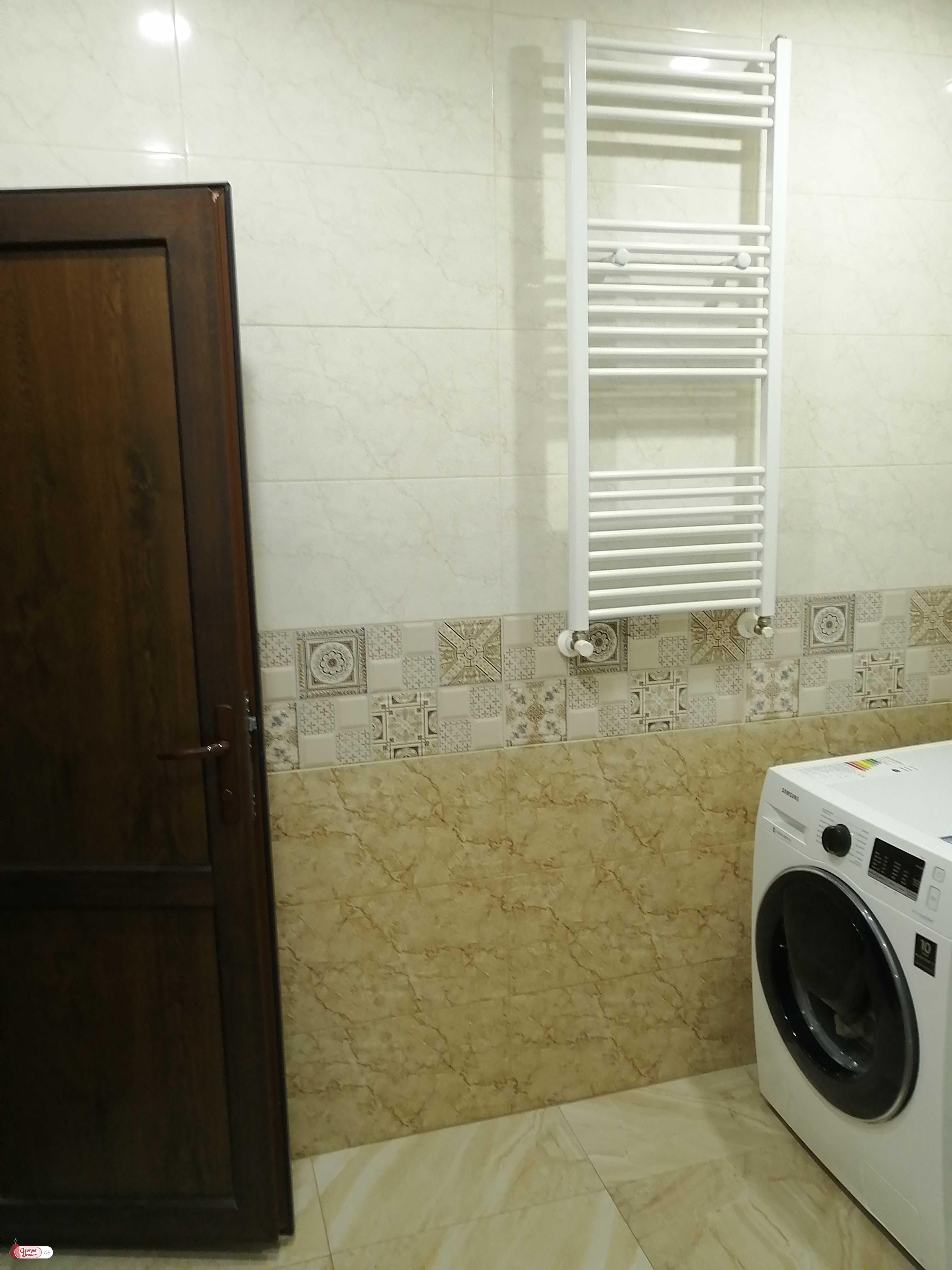 продается квартира с новым ремонтом 5-комнат