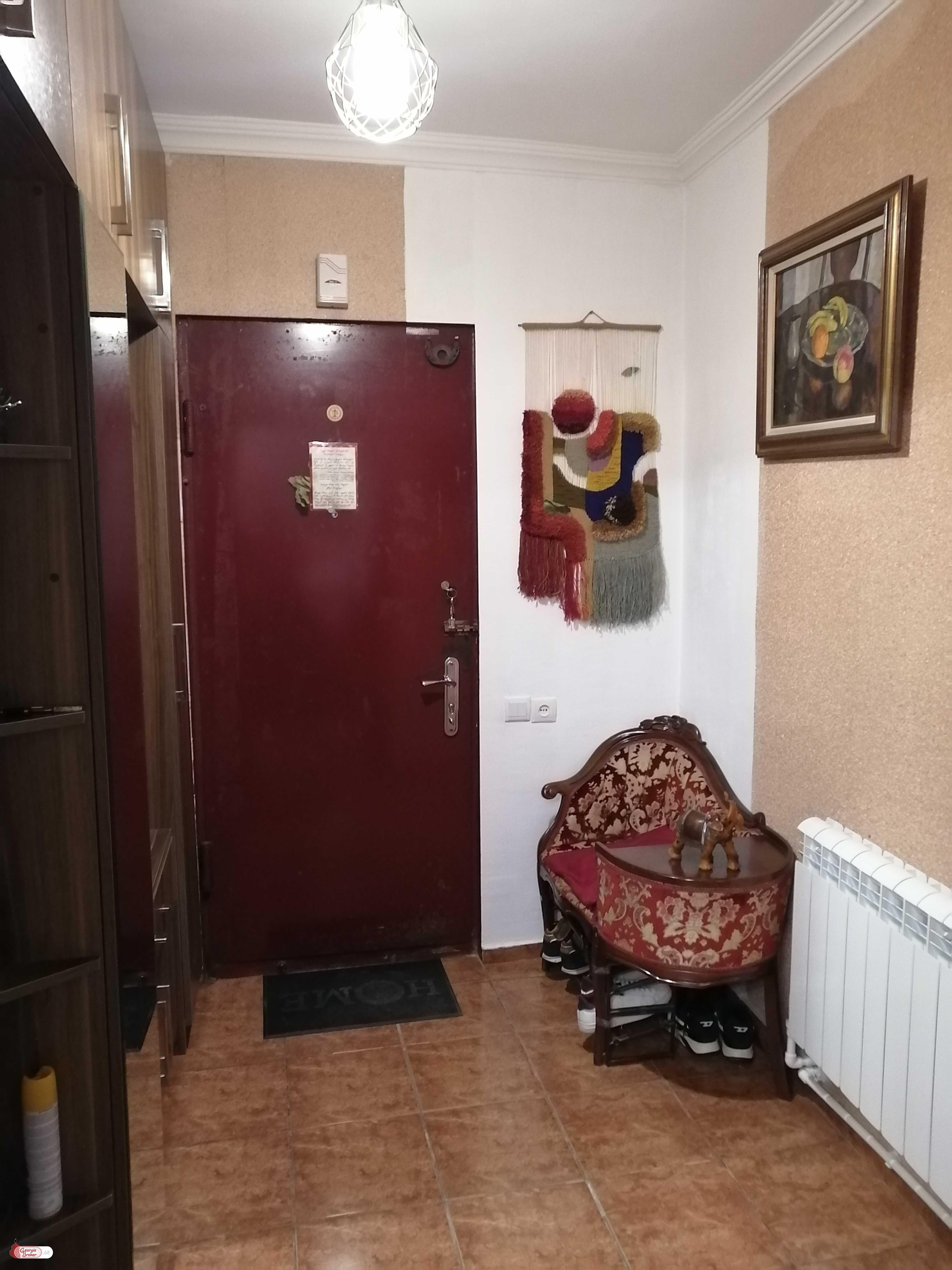 продается квартира с новым ремонтом 5-комнат