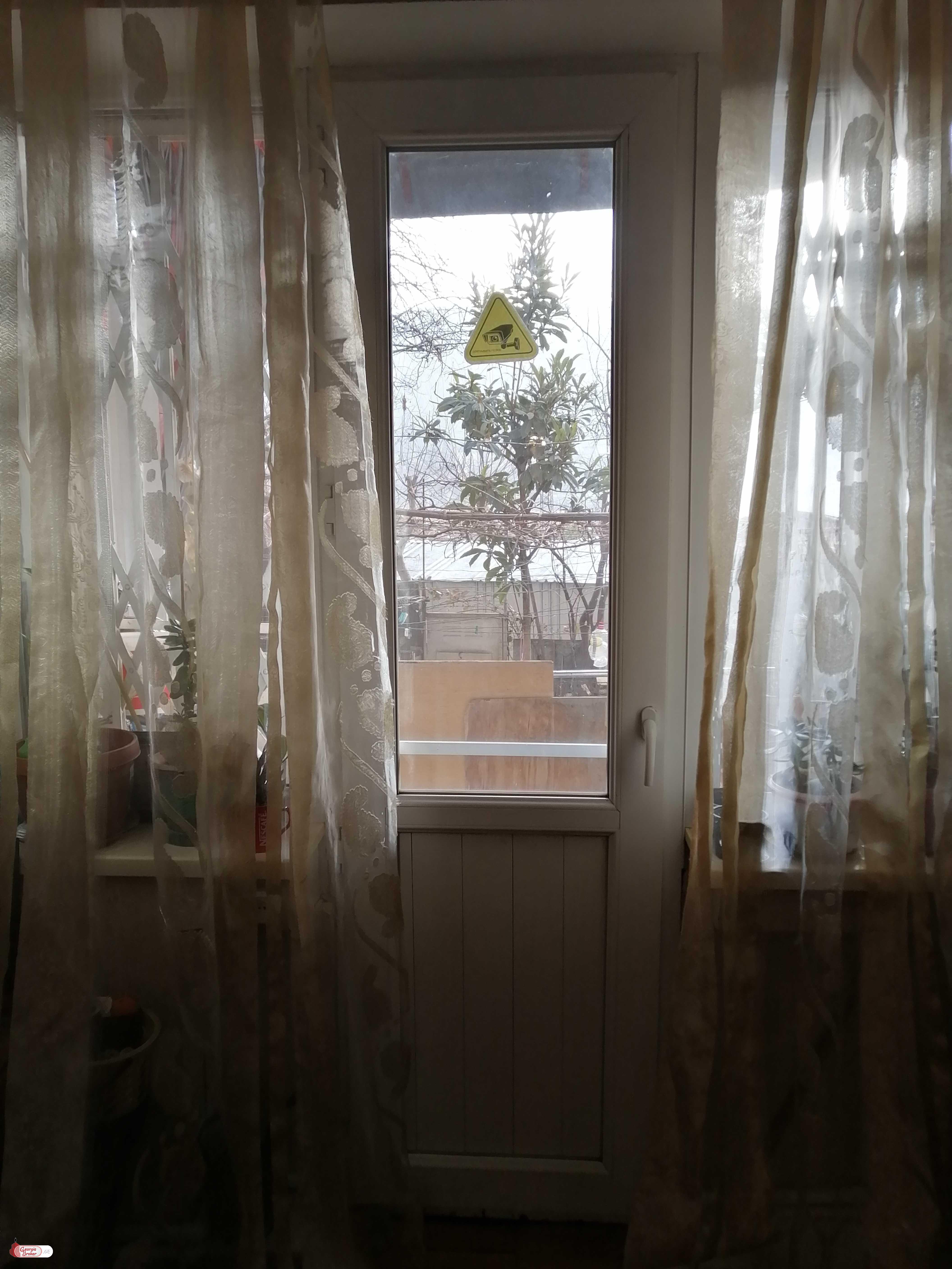 продается квартира с новым ремонтом 5-комнат