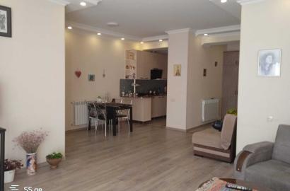 продается квартира с новым ремонтом 4-комнаты