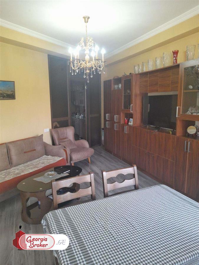 იყიდება ახალი გარემონტებული 4 ოთახიანი ბინა