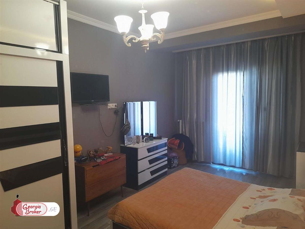 იყიდება ახალი გარემონტებული 4 ოთახიანი ბინა