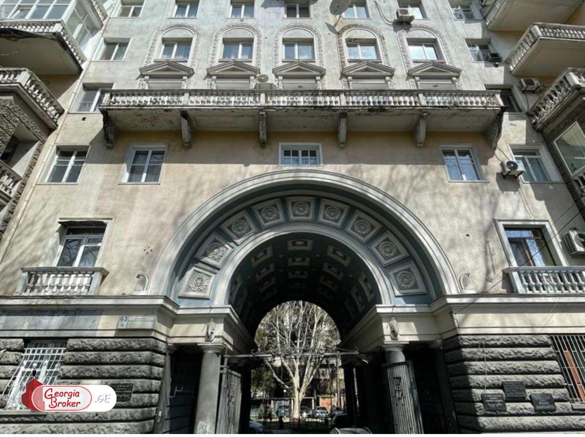 nearly repaired 3-room apartment for sale