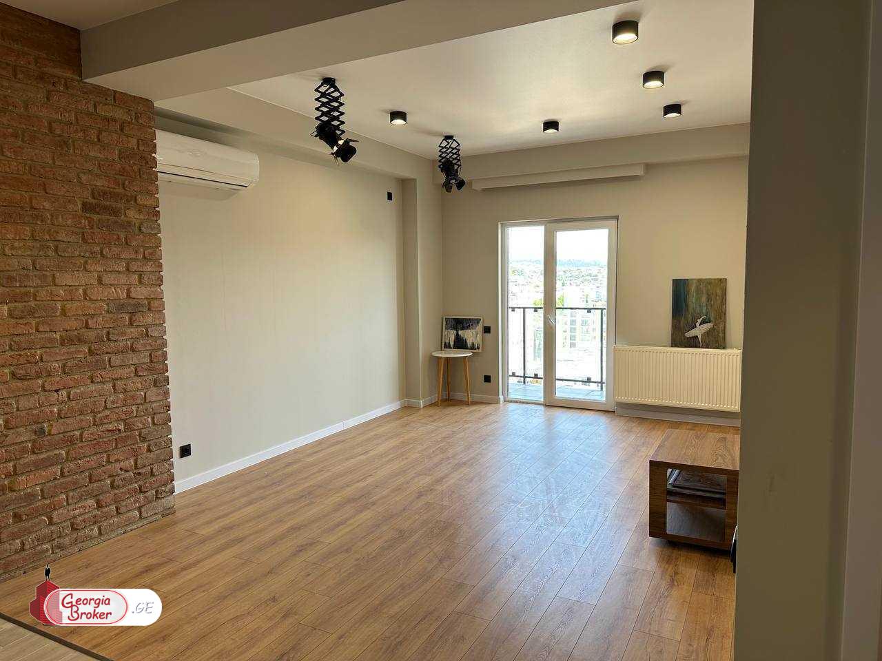 nearly repaired 2-room apartment for sale