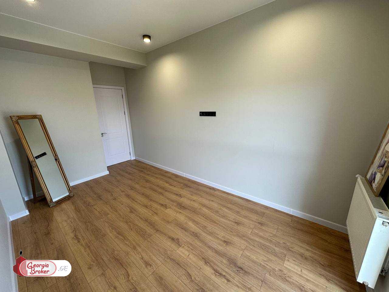 nearly repaired 2-room apartment for sale