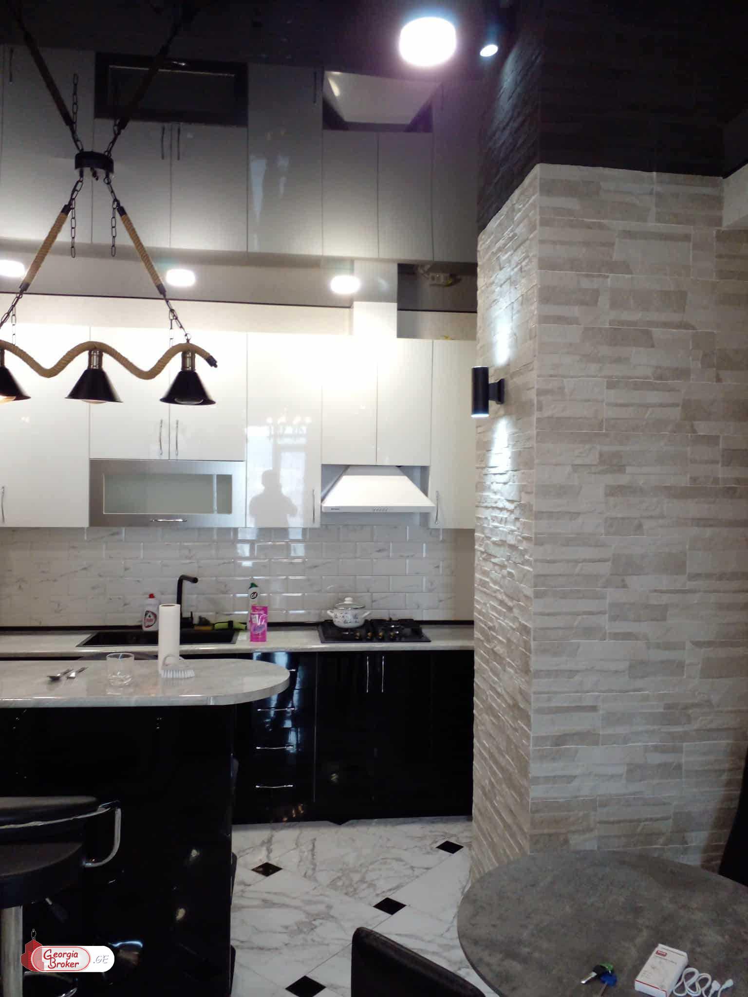 продается квартира с новым ремонтом 3-комнаты