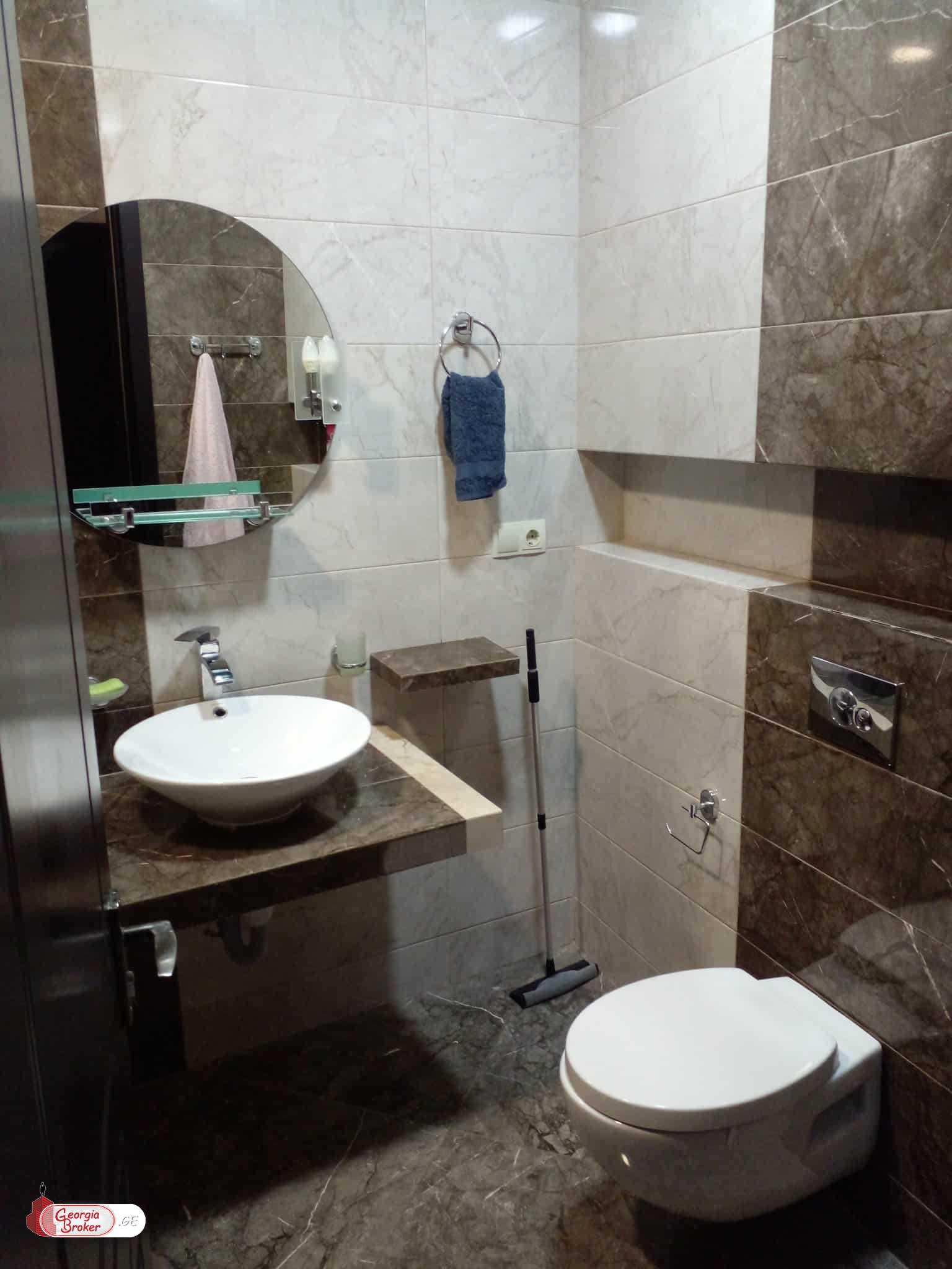 продается квартира с новым ремонтом 3-комнаты