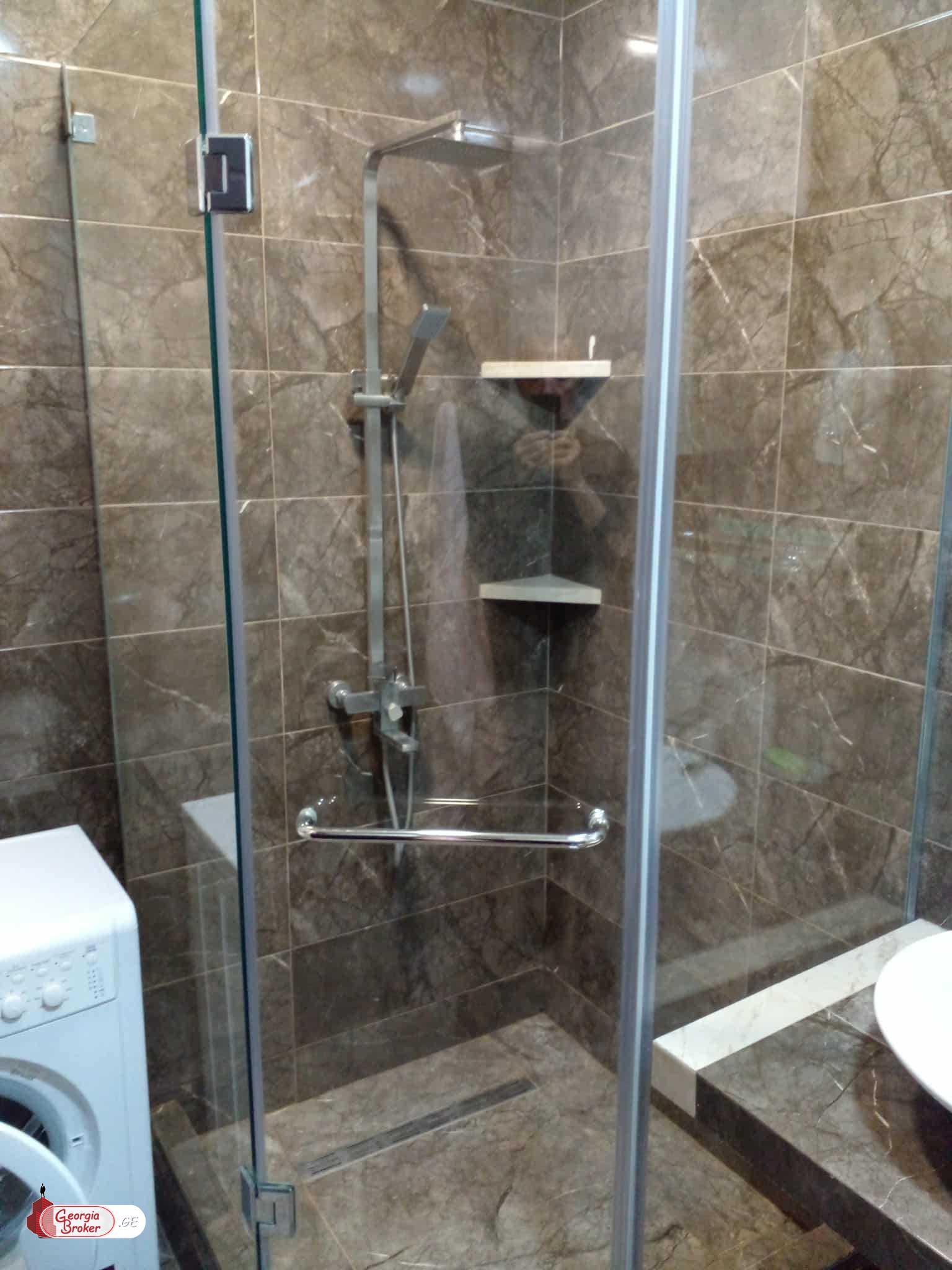 продается квартира с новым ремонтом 3-комнаты