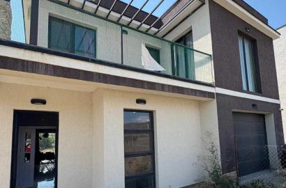 იყიდება ახალი გარემონტებული 12 ოთახიანი სახლი