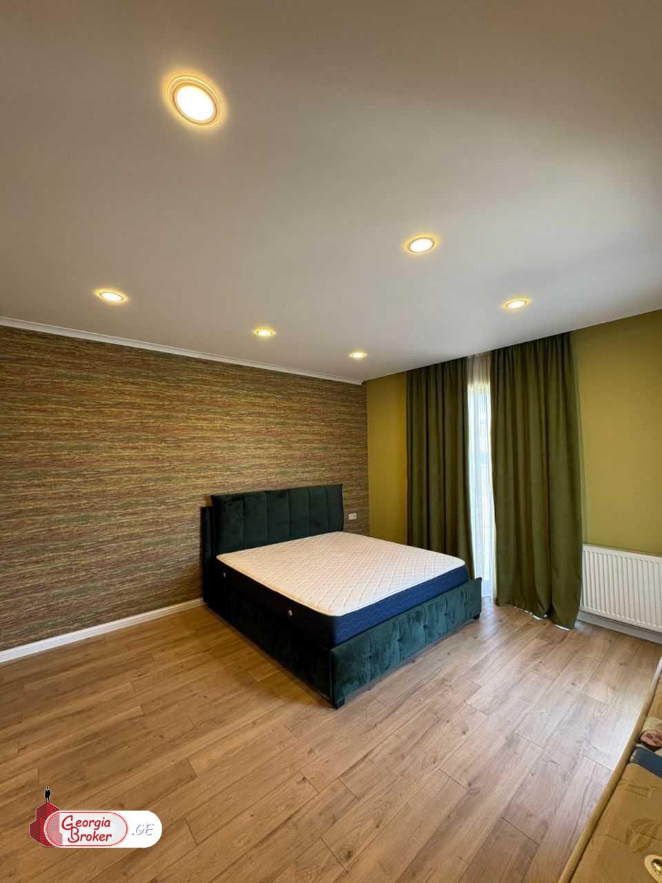 იყიდება ახალი გარემონტებული 12 ოთახიანი სახლი