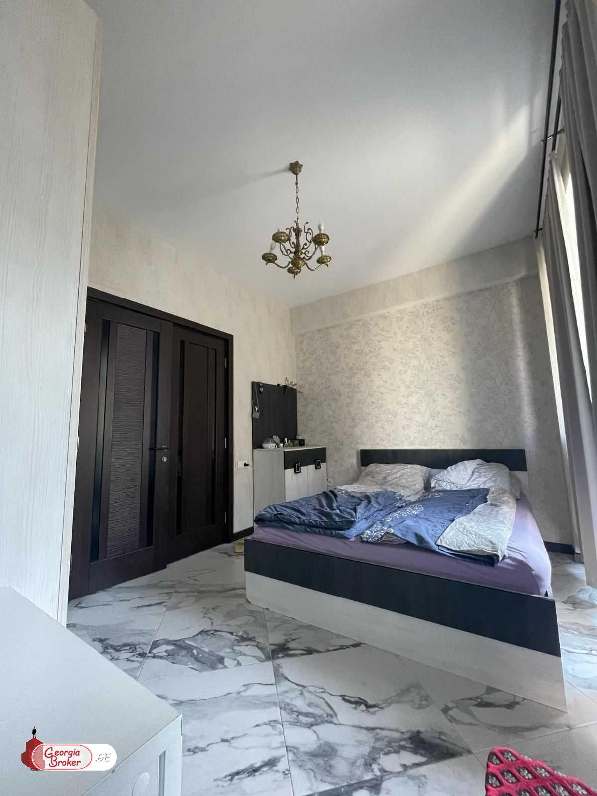 იყიდება ახალი გარემონტებული 4 ოთახიანი ბინა