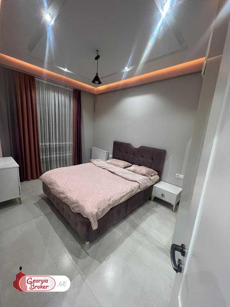 продается квартира с новым ремонтом 4-комнаты