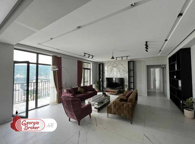 продается квартира с новым ремонтом 4-комнаты