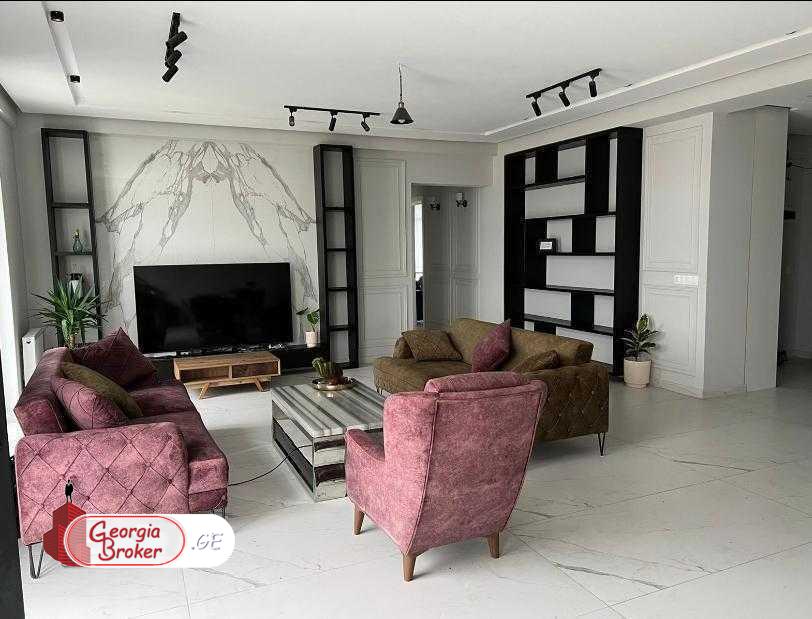 продается квартира с новым ремонтом 4-комнаты