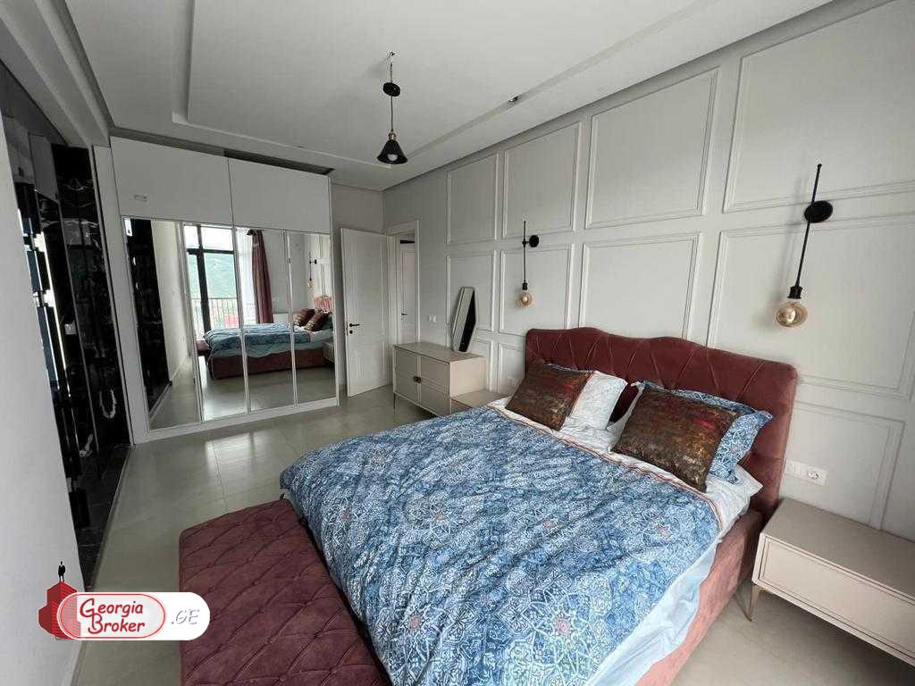 продается квартира с новым ремонтом 4-комнаты