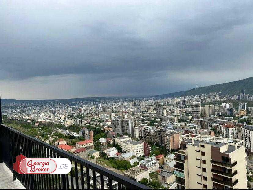 продается квартира с новым ремонтом 4-комнаты