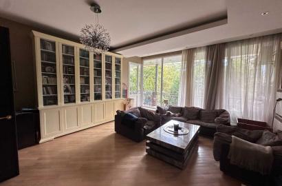 продается квартира с новым ремонтом 4-комнаты