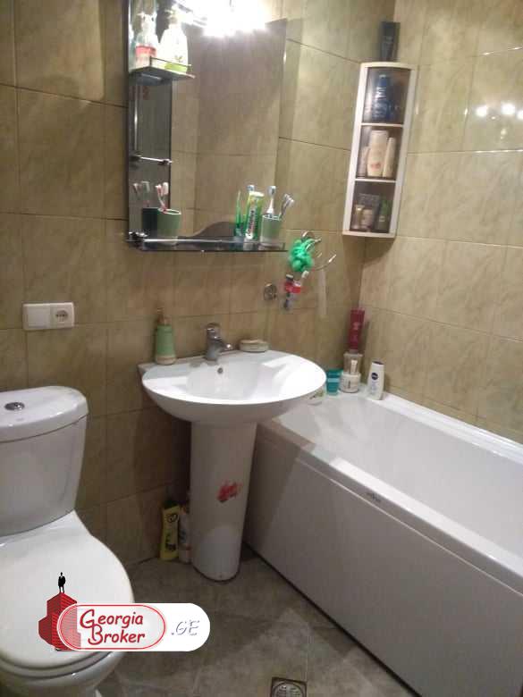 продается квартира с новым ремонтом 4-комнаты