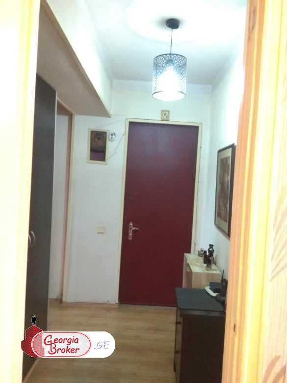 продается квартира с новым ремонтом 4-комнаты