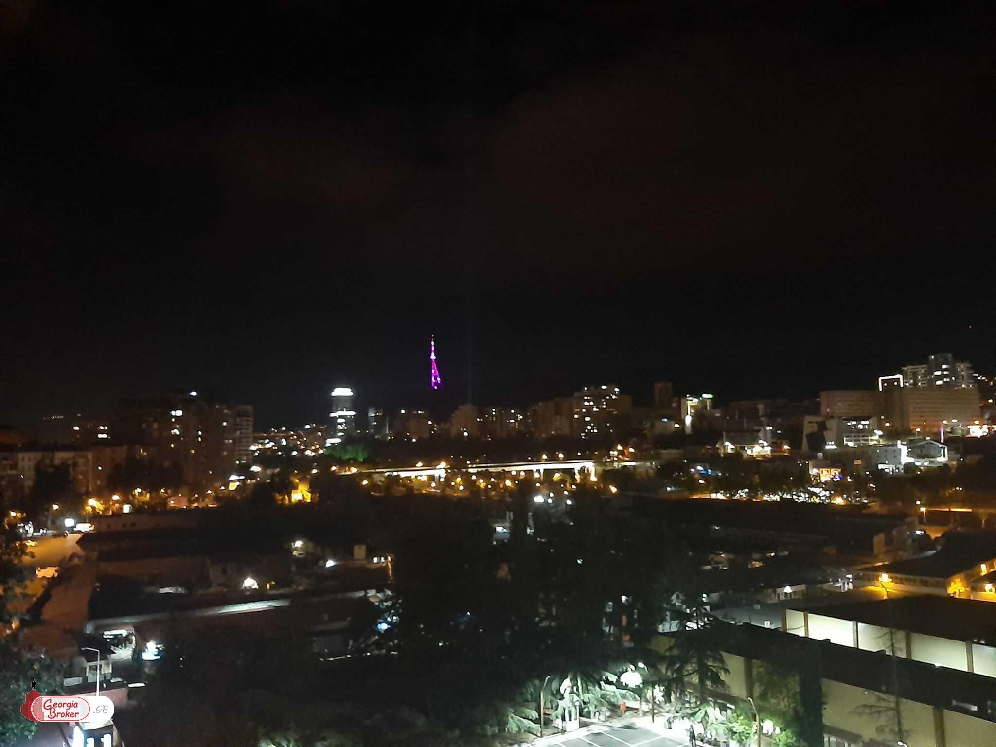 продается квартира с новым ремонтом 4-комнаты