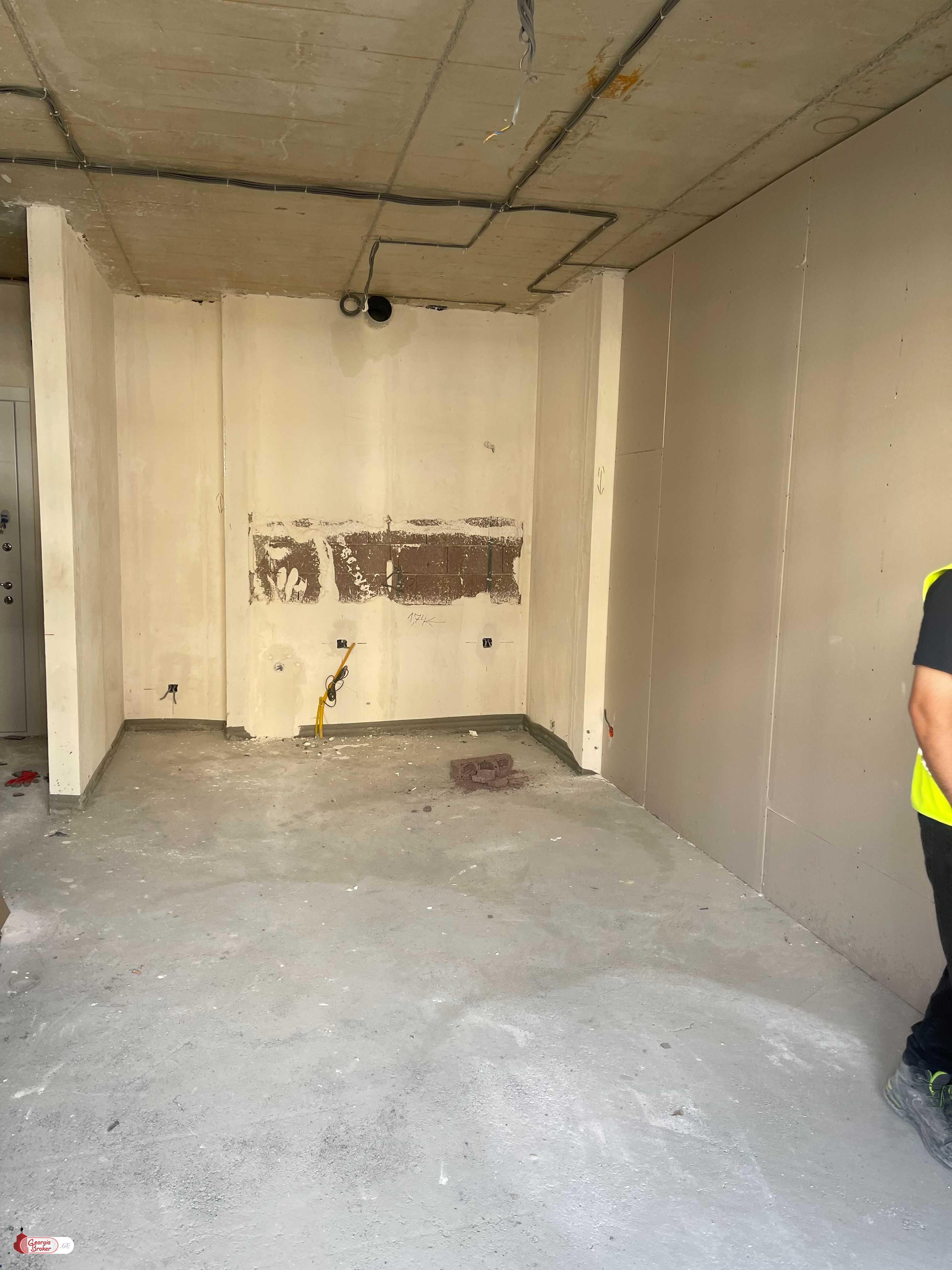 nearly repaired 2-room apartment for sale