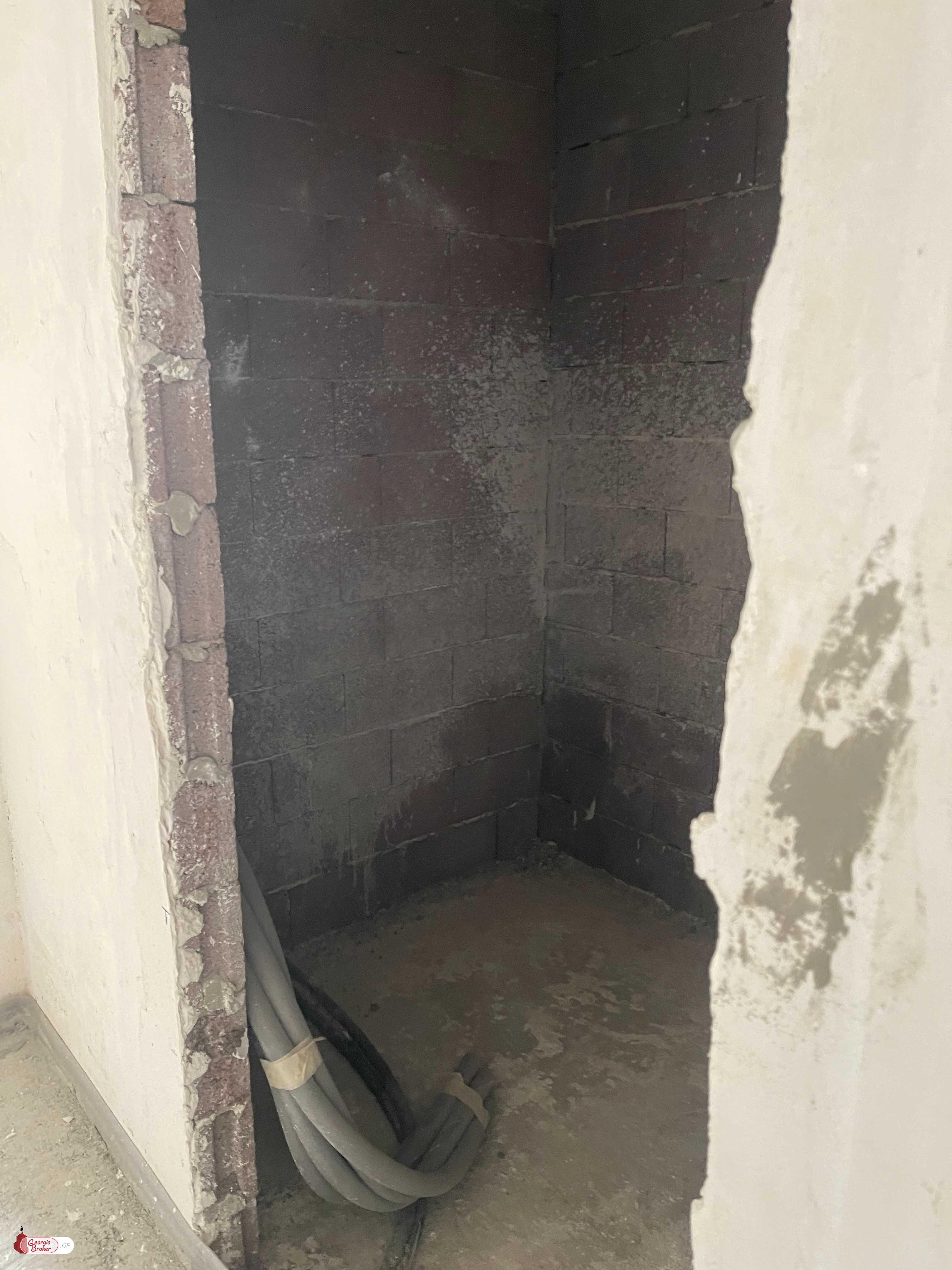 nearly repaired 2-room apartment for sale