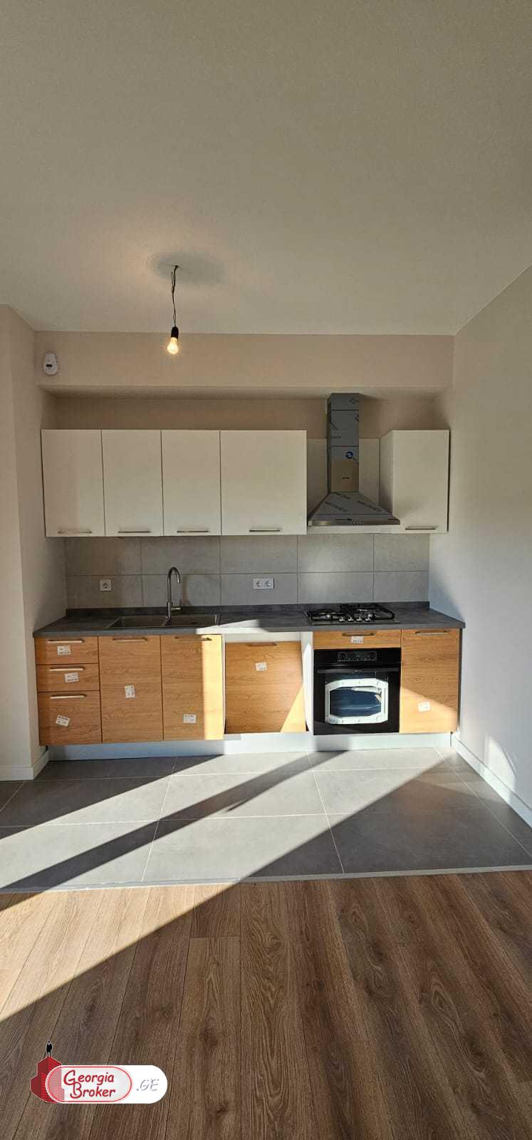 продается квартира с новым ремонтом 3-комнаты