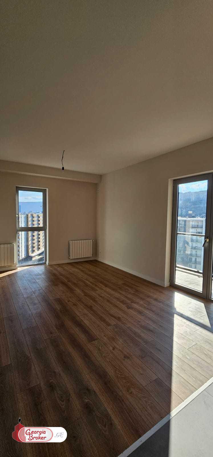 продается квартира с новым ремонтом 3-комнаты