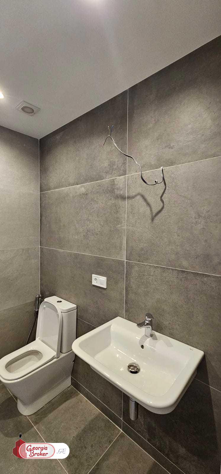 продается квартира с новым ремонтом 3-комнаты