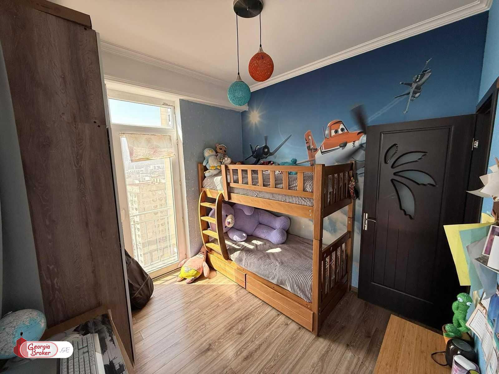 продается квартира с новым ремонтом 3-комнаты