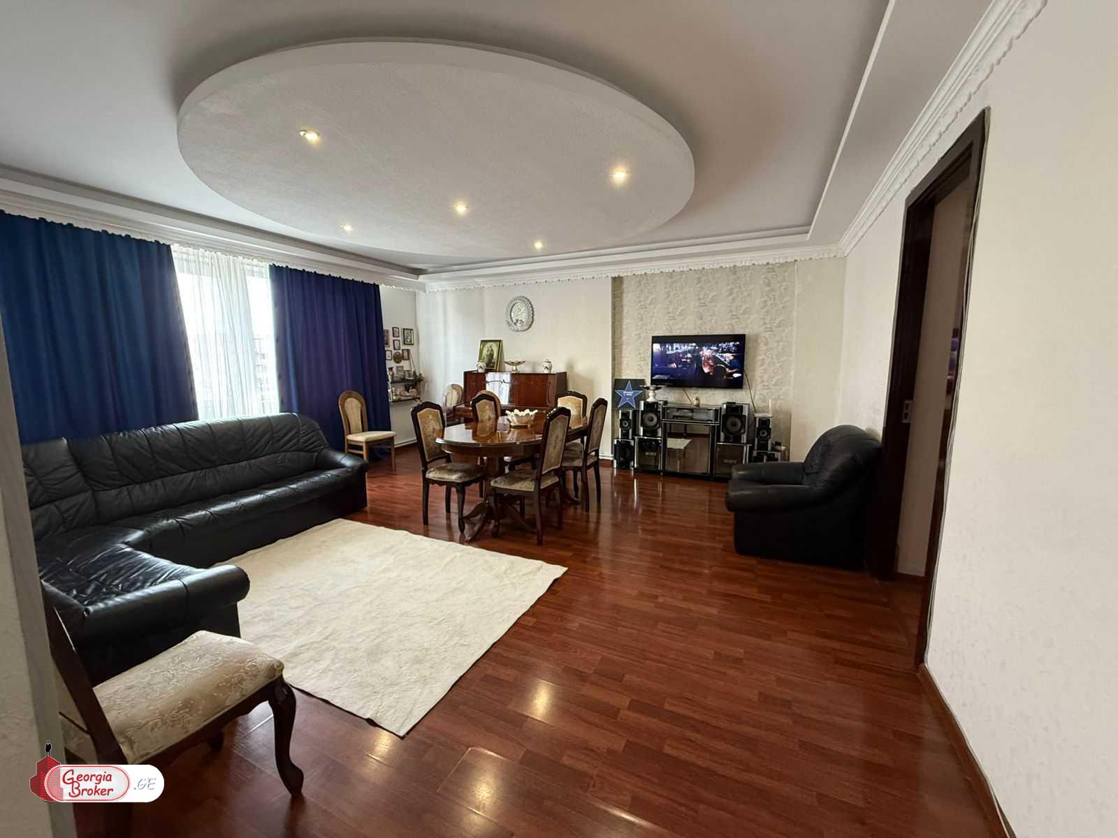 продается квартира с новым ремонтом 4-комнаты