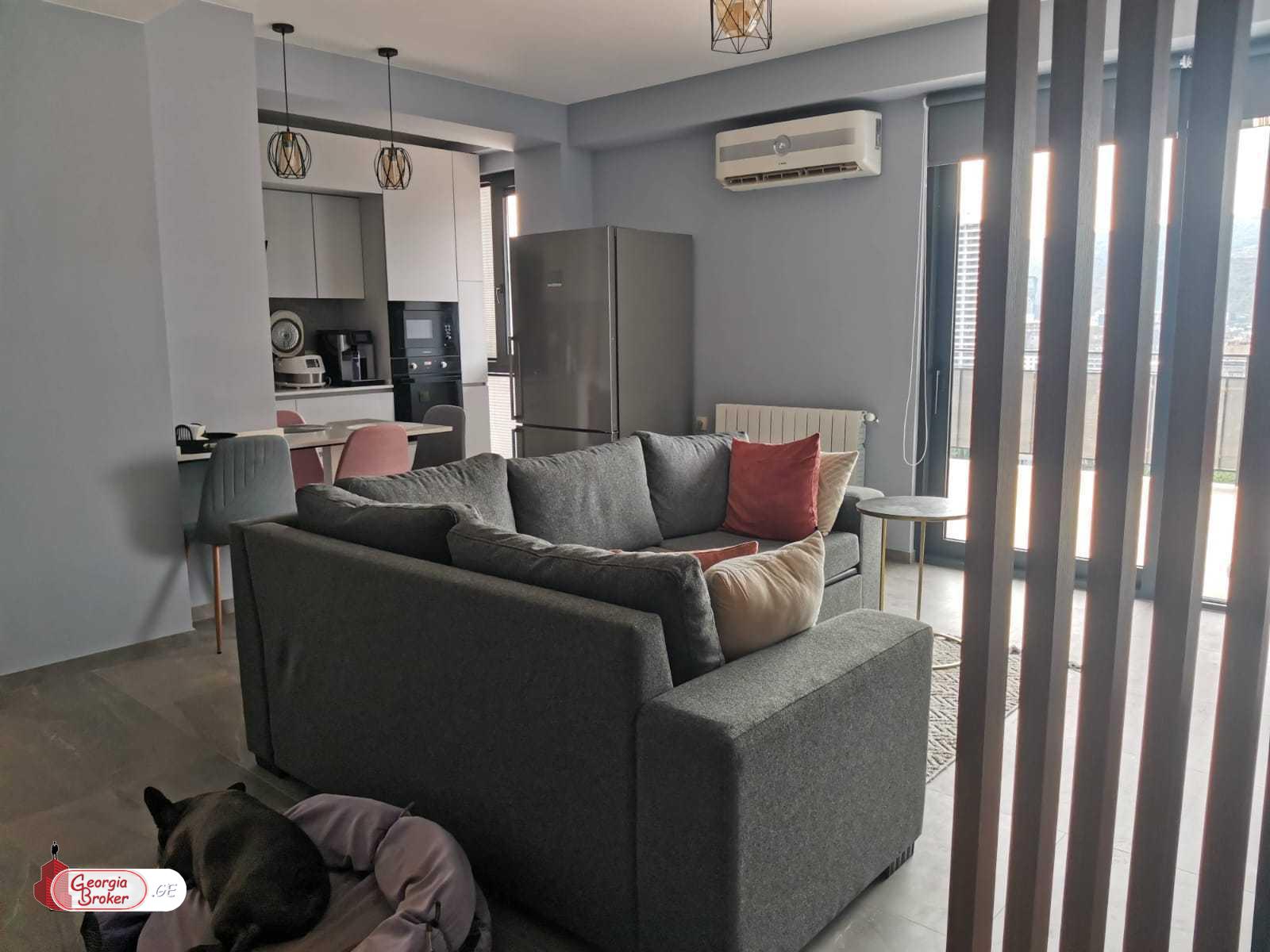 продается квартира с новым ремонтом 3-комнаты