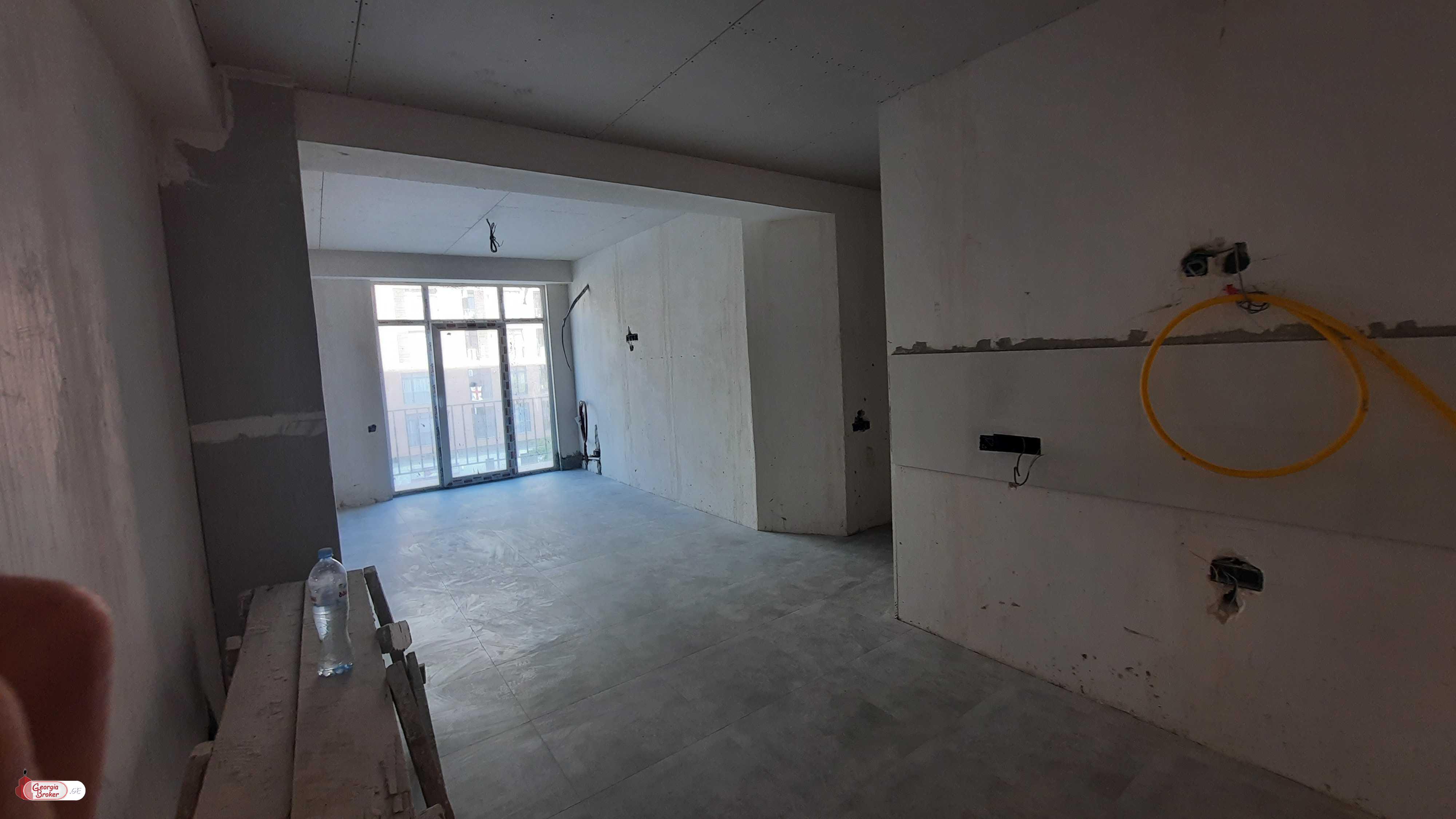 продается квартира с новым ремонтом 4-комнаты