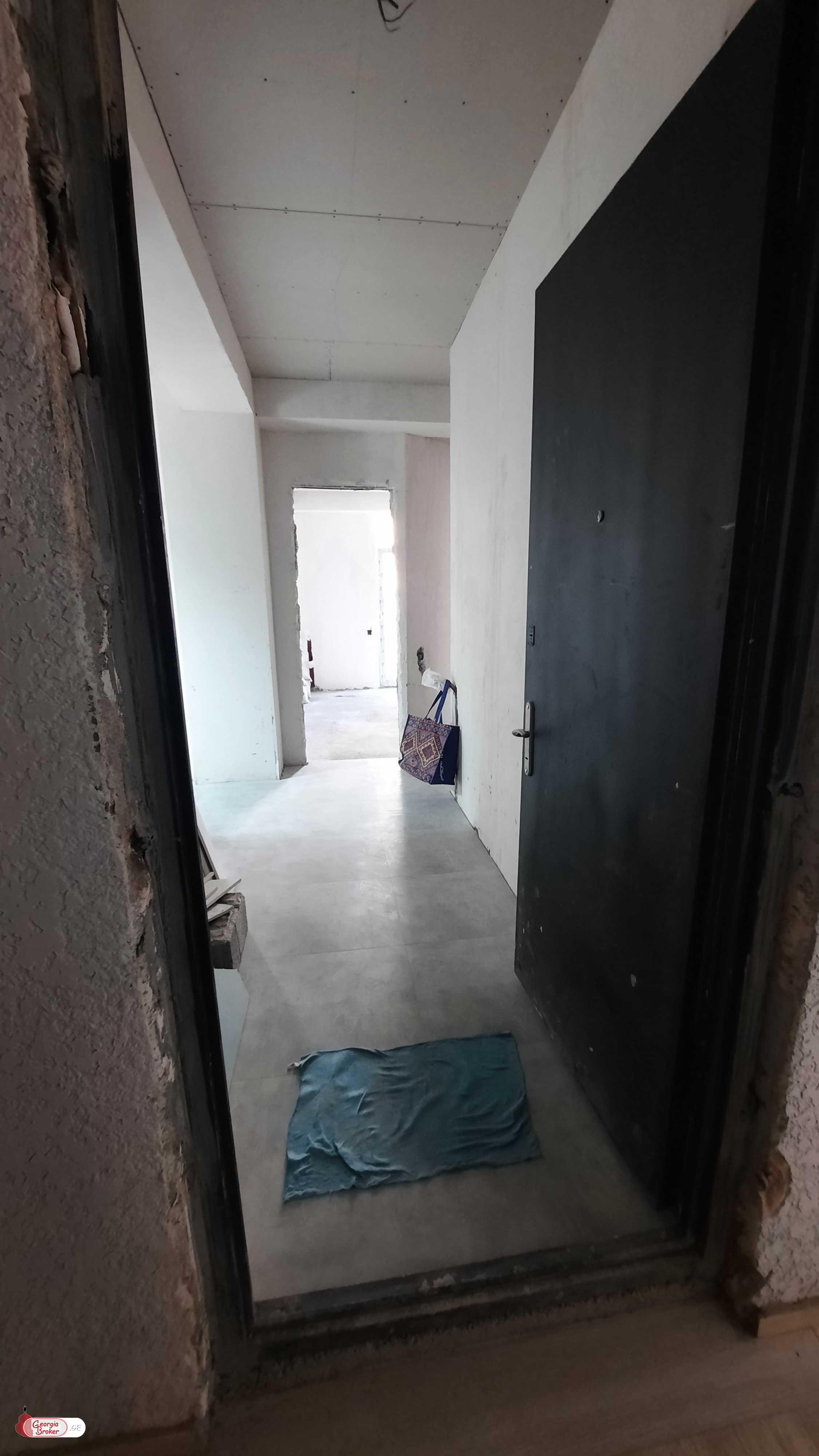 продается квартира с новым ремонтом 4-комнаты