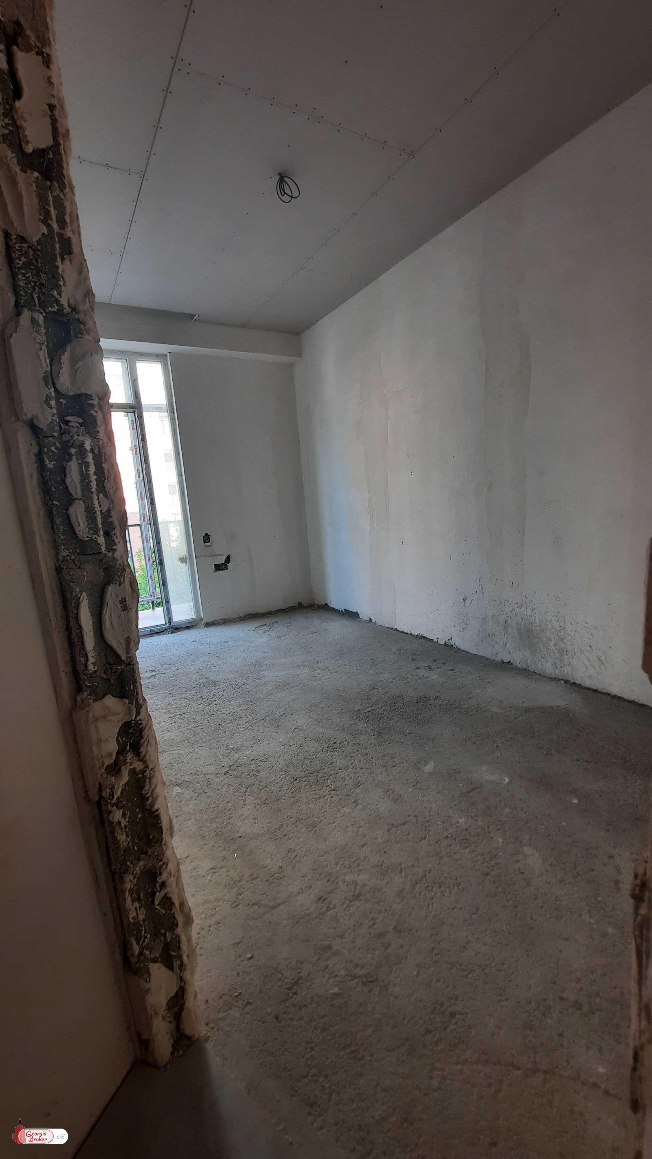 продается квартира с новым ремонтом 4-комнаты