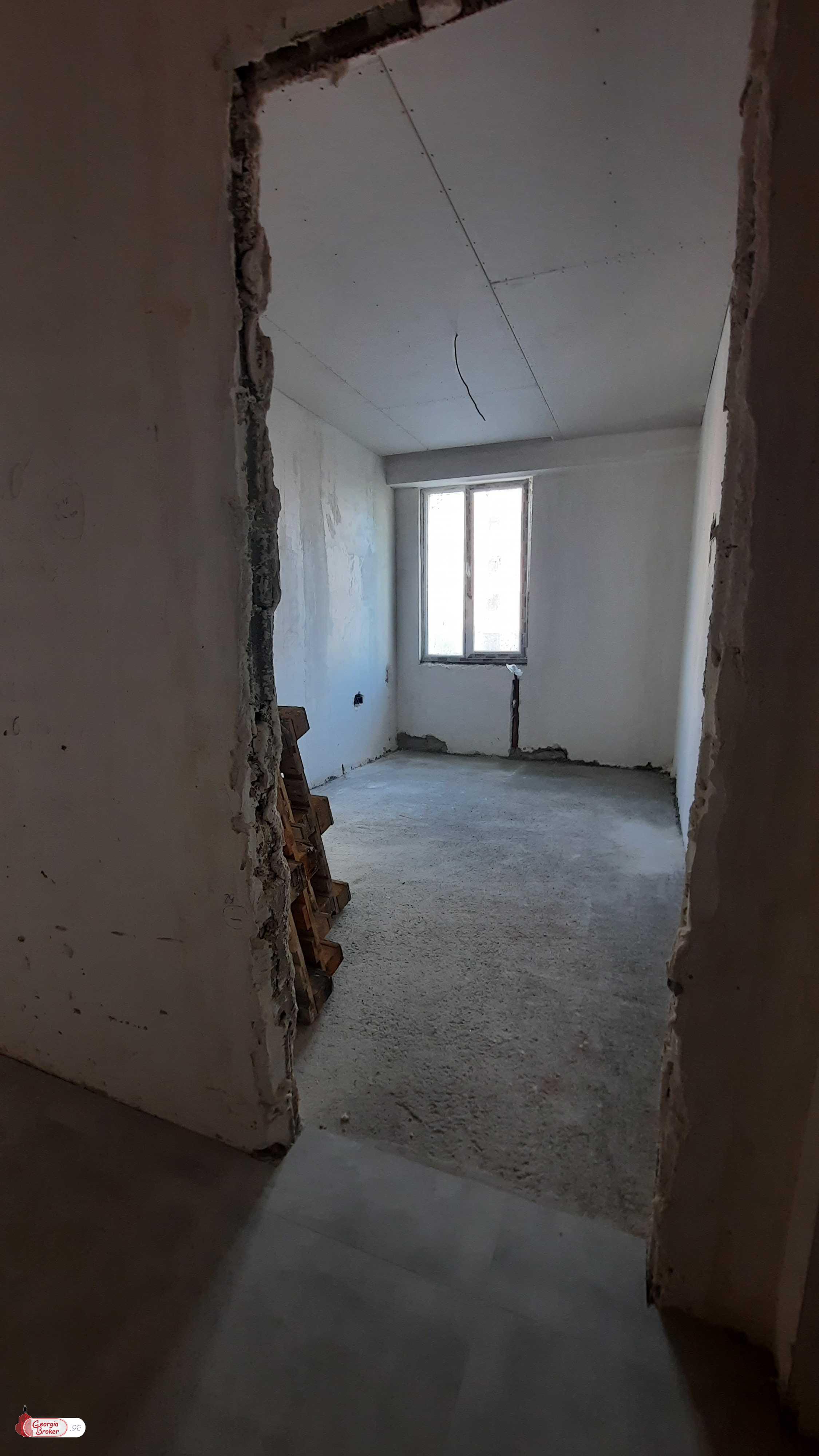 продается квартира с новым ремонтом 4-комнаты