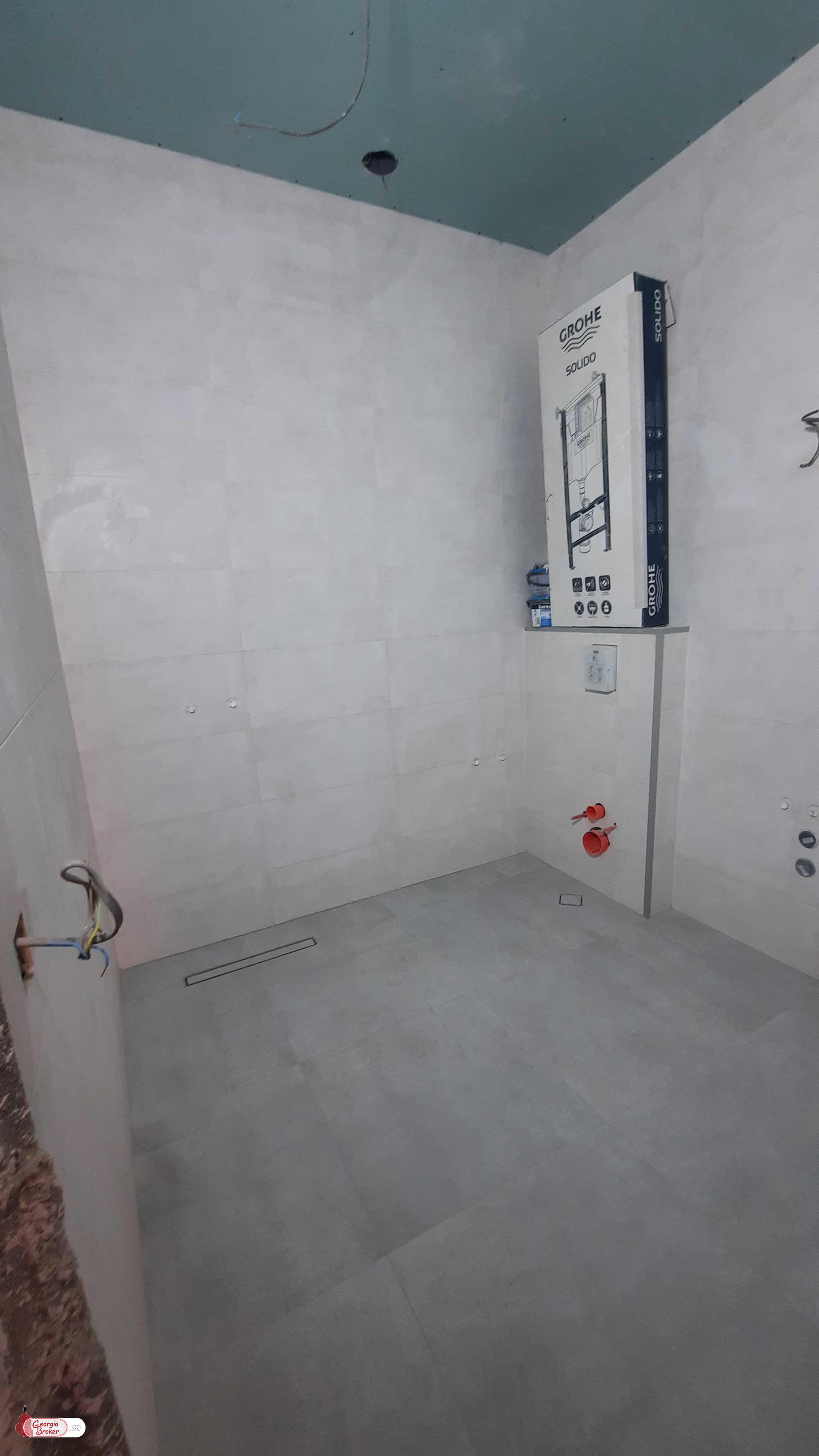 продается квартира с новым ремонтом 4-комнаты