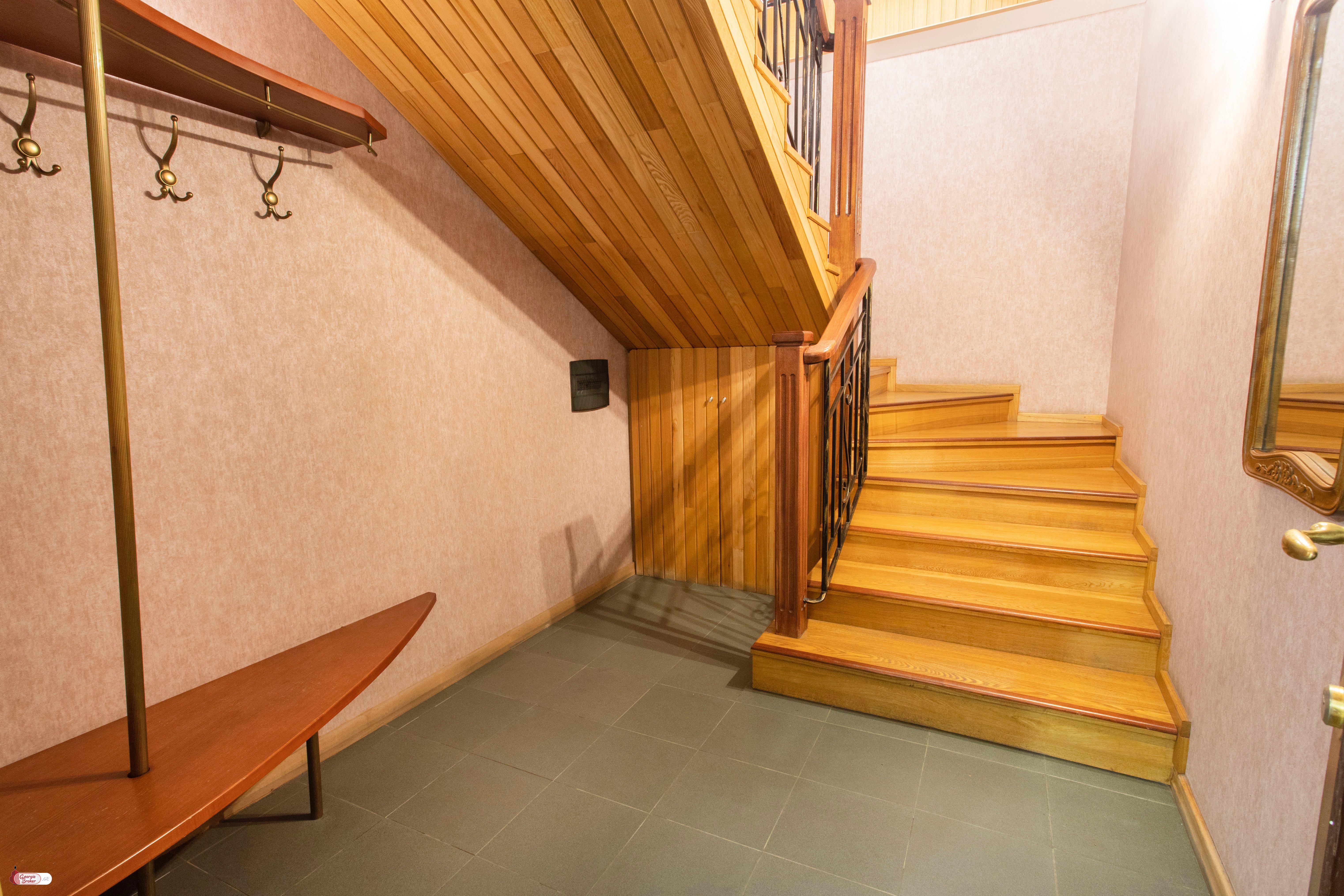 nearly repaired 6-room apartment for sale