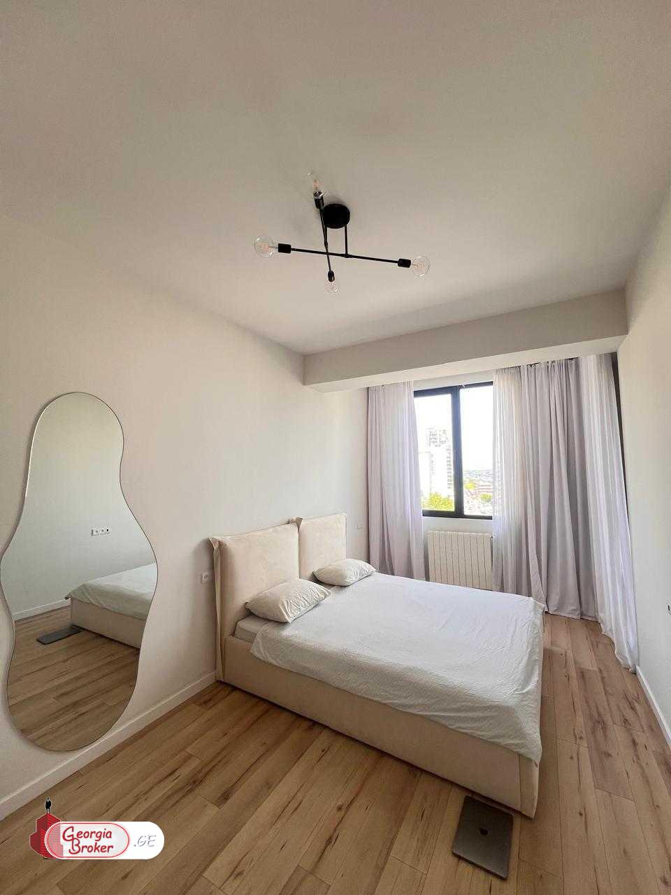 продается квартира с новым ремонтом 3-комнаты