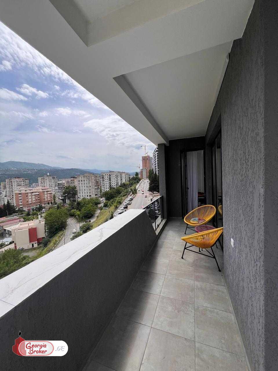 продается квартира с новым ремонтом 3-комнаты