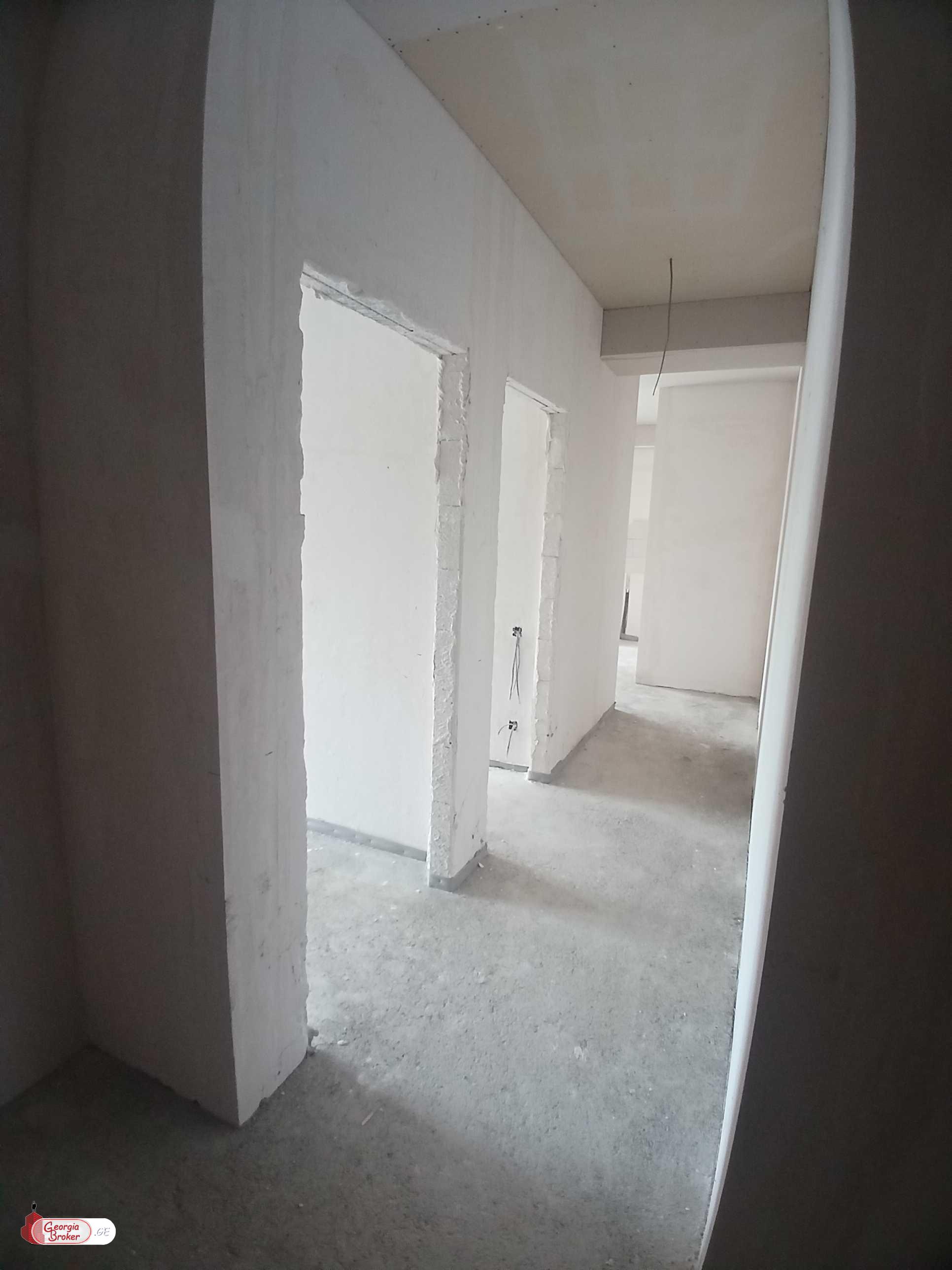 продается квартира с новым ремонтом 3-комнаты