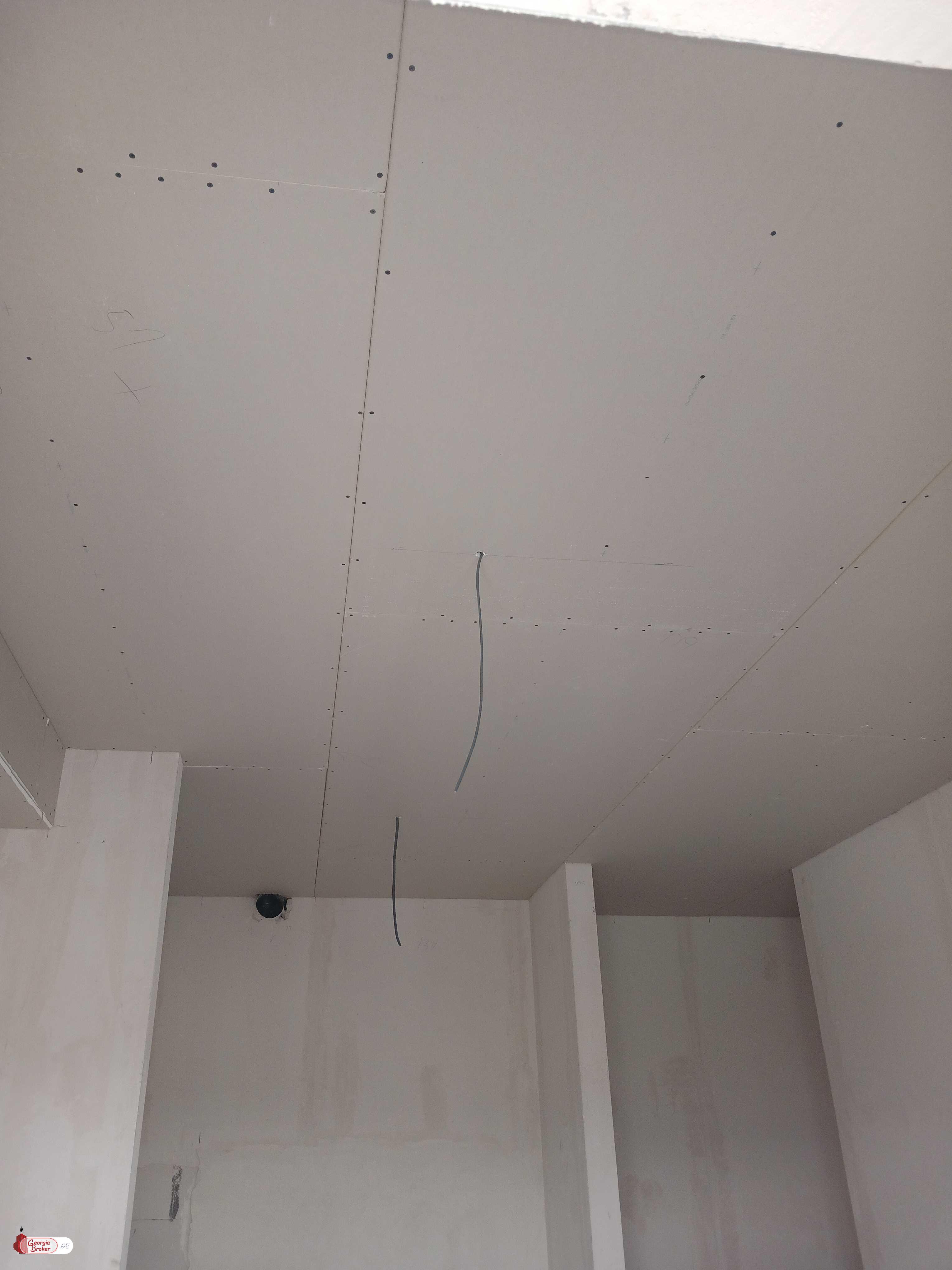 продается квартира с новым ремонтом 3-комнаты