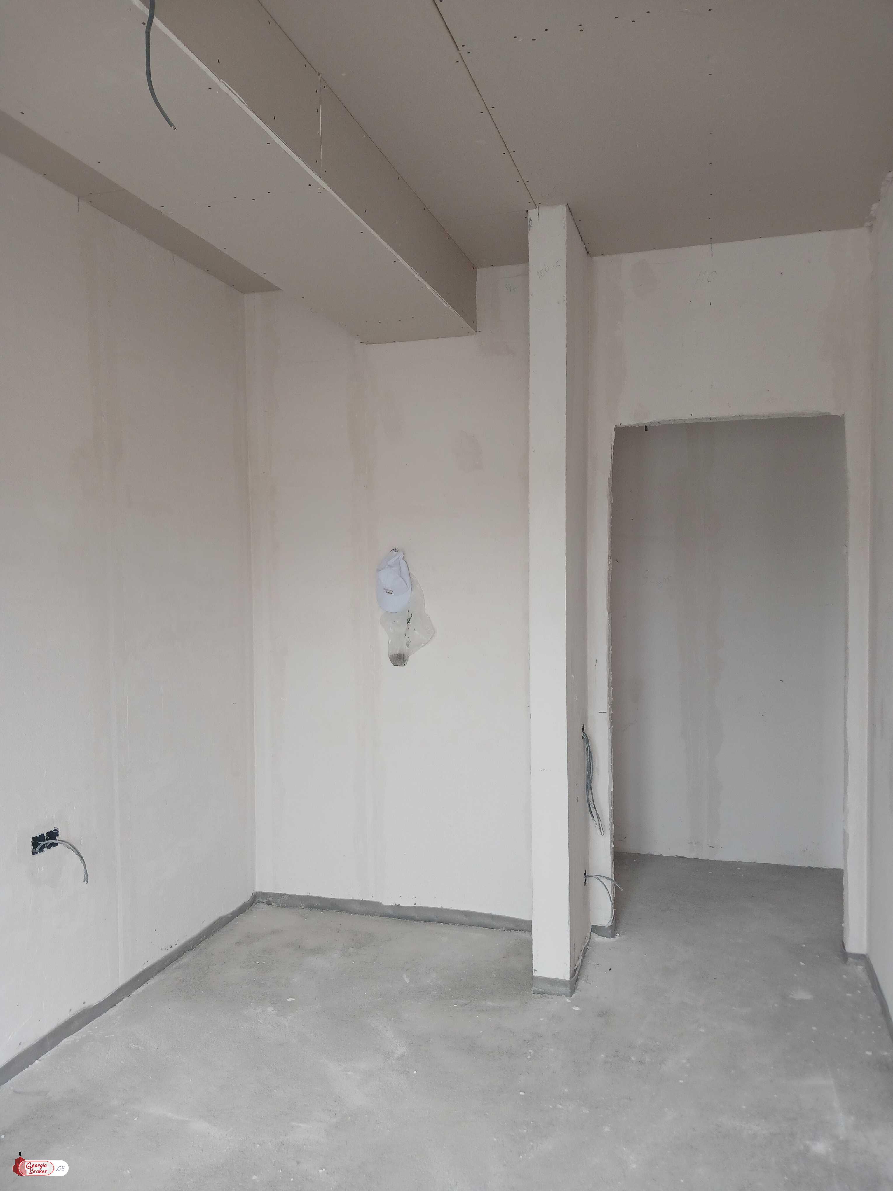 продается квартира с новым ремонтом 3-комнаты