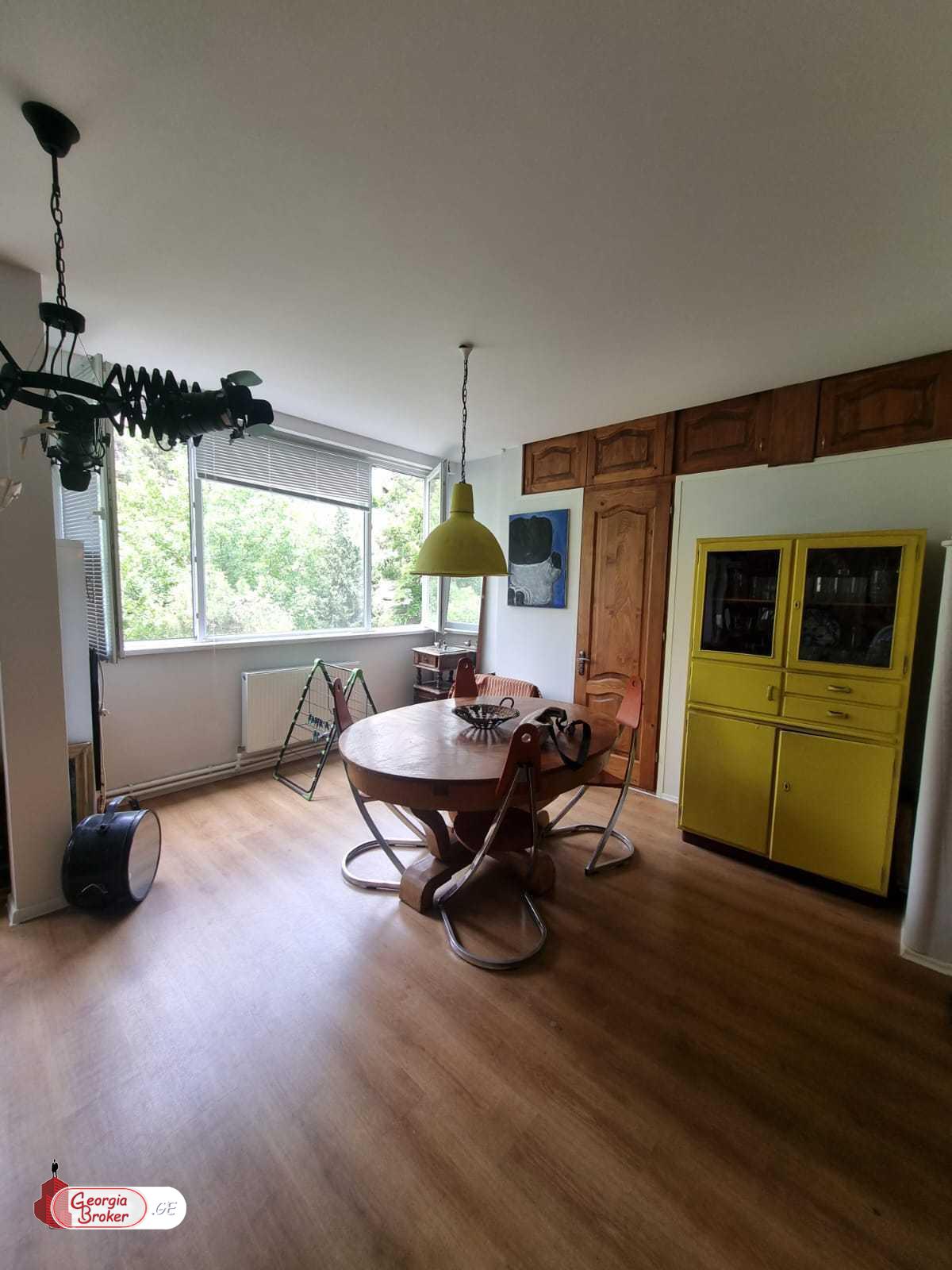 nearly repaired 3-room apartment for sale