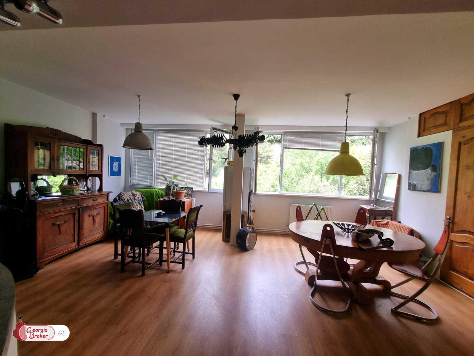 nearly repaired 3-room apartment for sale