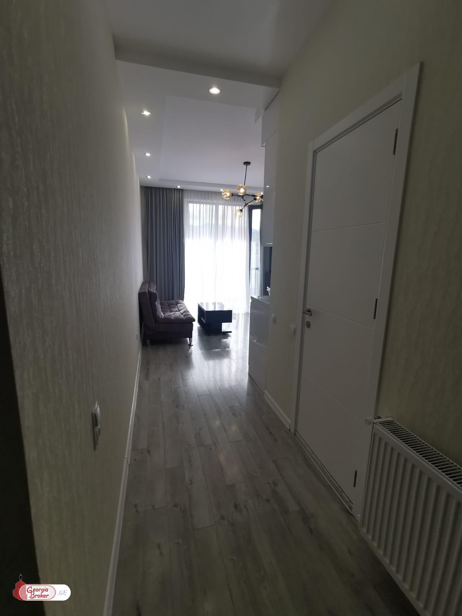 продается квартира с новым ремонтом 3-комнаты